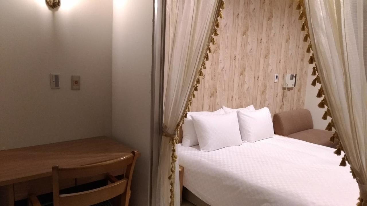 85 eagle hotel Kaohsiung Esterno foto